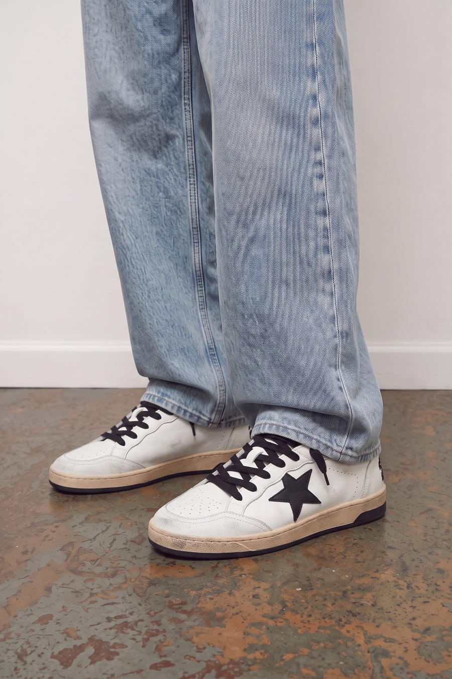 Sneakers Week - White/Black