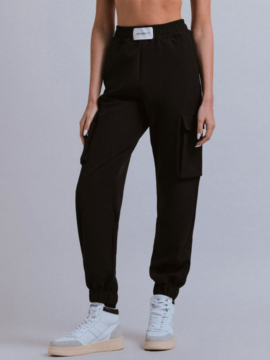 Pantalone In Tessuto Tecnico Con Tasconi E Etichetta Sul Retro - Nero