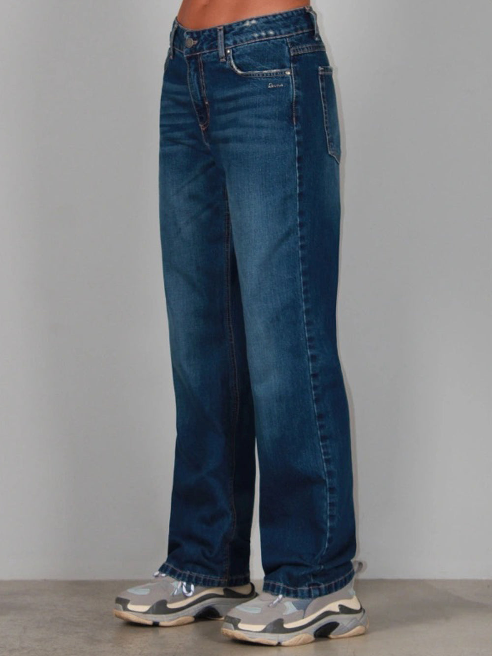 Low-Rise Straight Jeans - One Color — 3