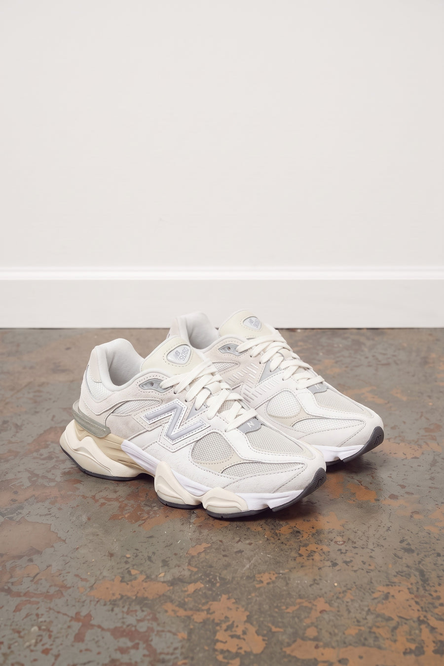 U9060WHT