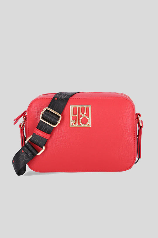 S Crossbody - True Red                  24 x 8 x 16 cm