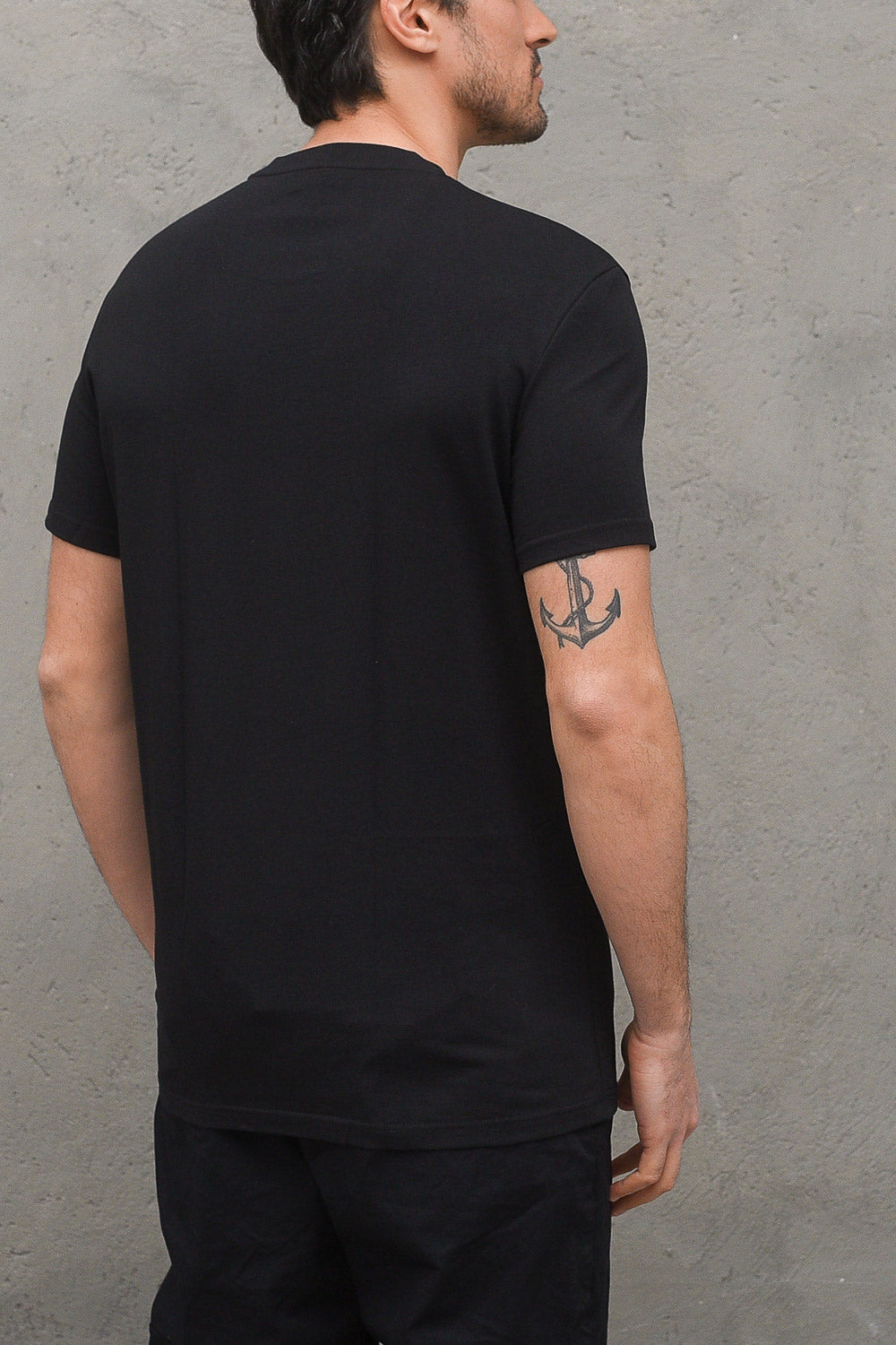 Round Neck T-shirt - Black — 3