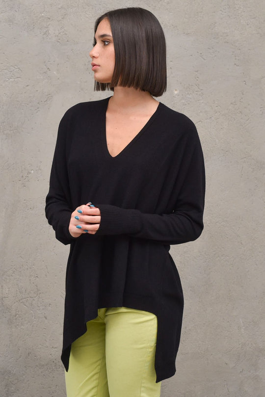 Scollo V punte asimmetrico - Black