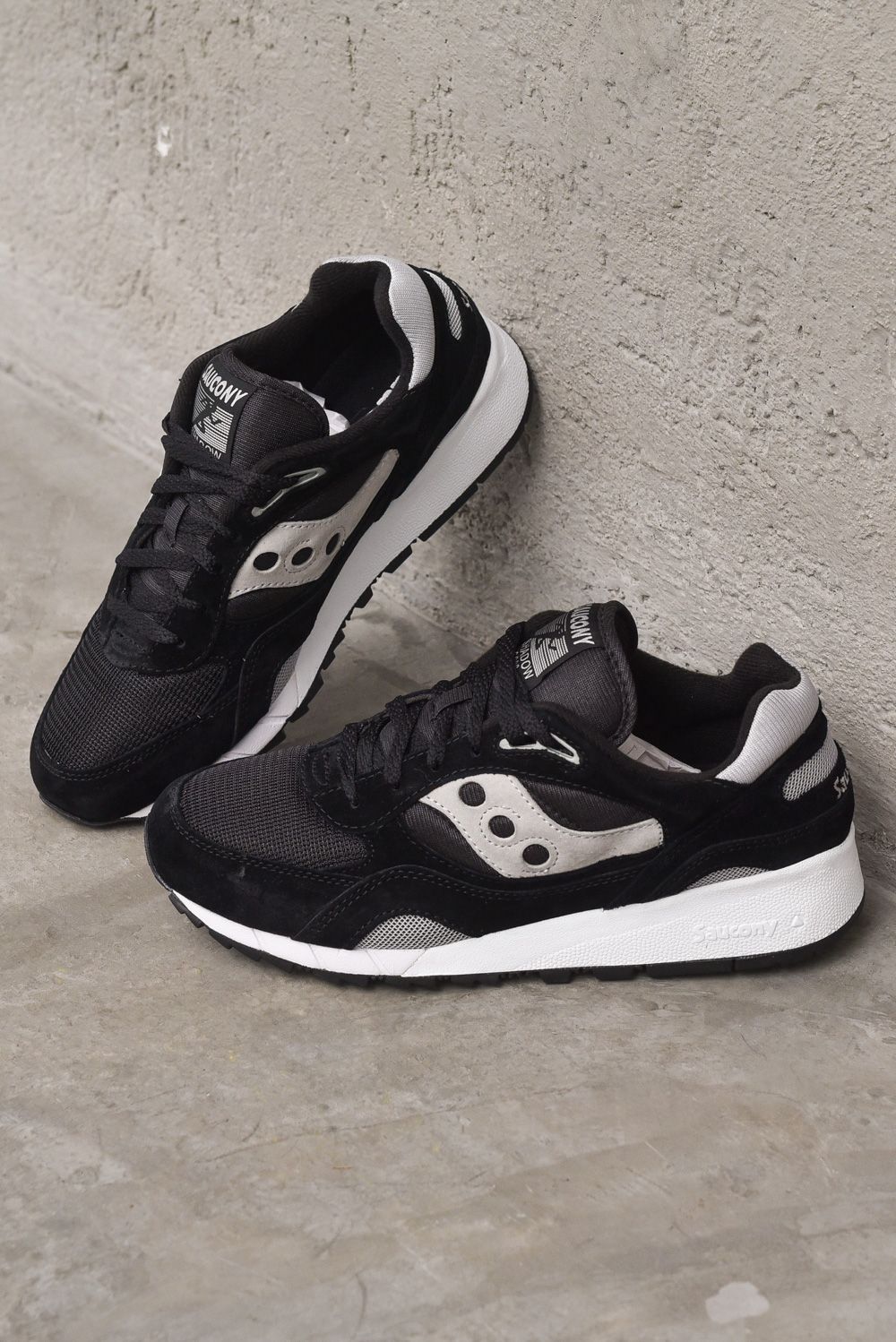 saucony shadow black