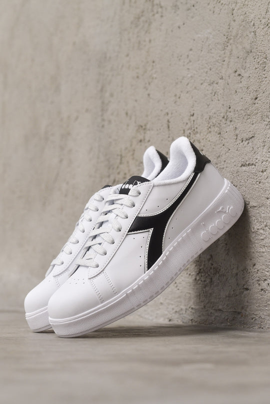 Game P Step - White/Black