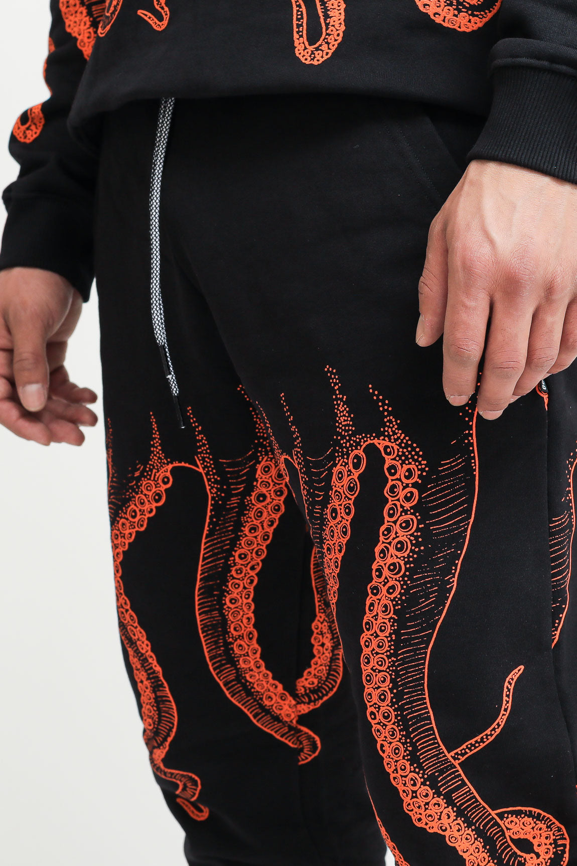 Outline sweatpant - black — 4