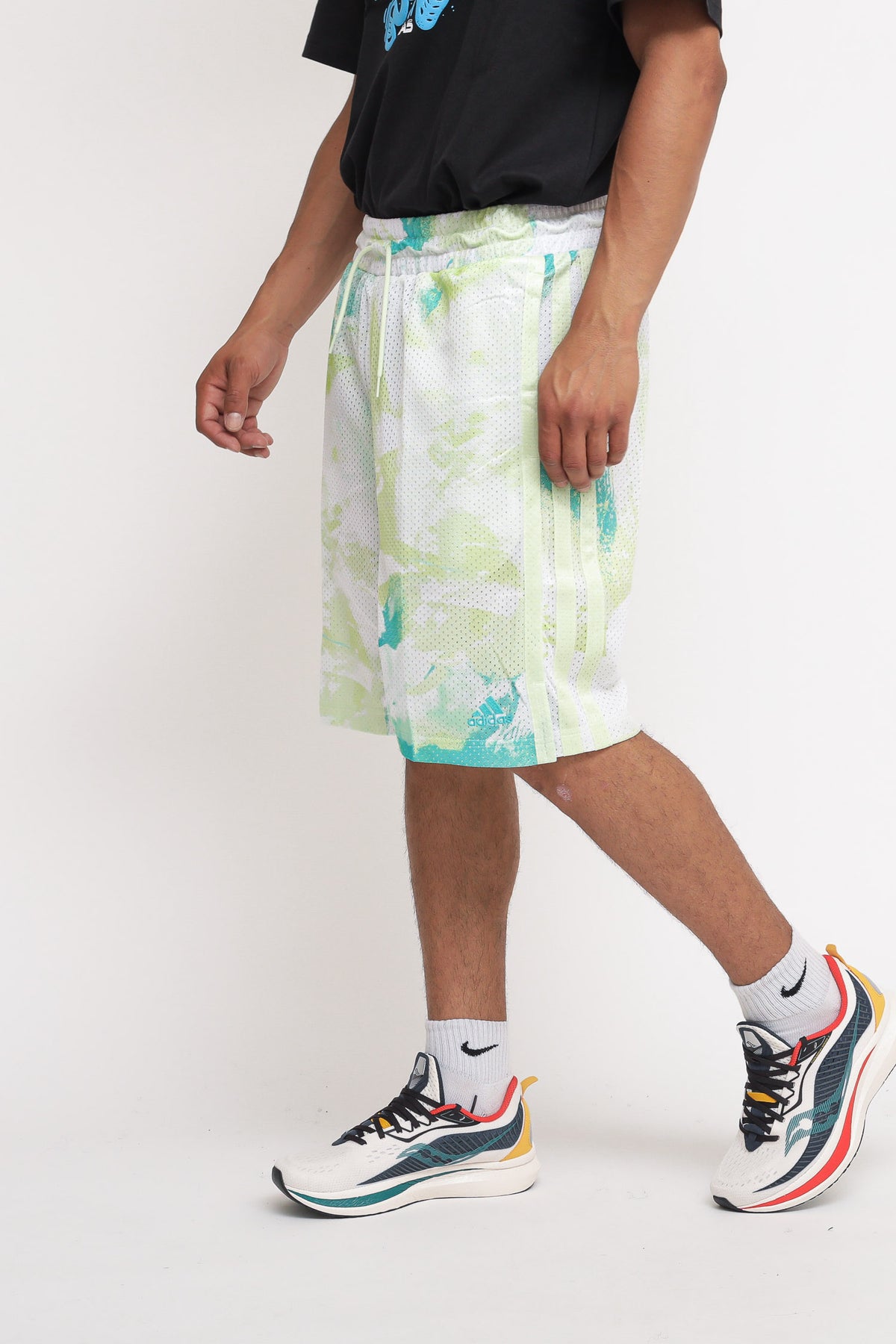 Q2 Aop Short - White/Almlim — 3