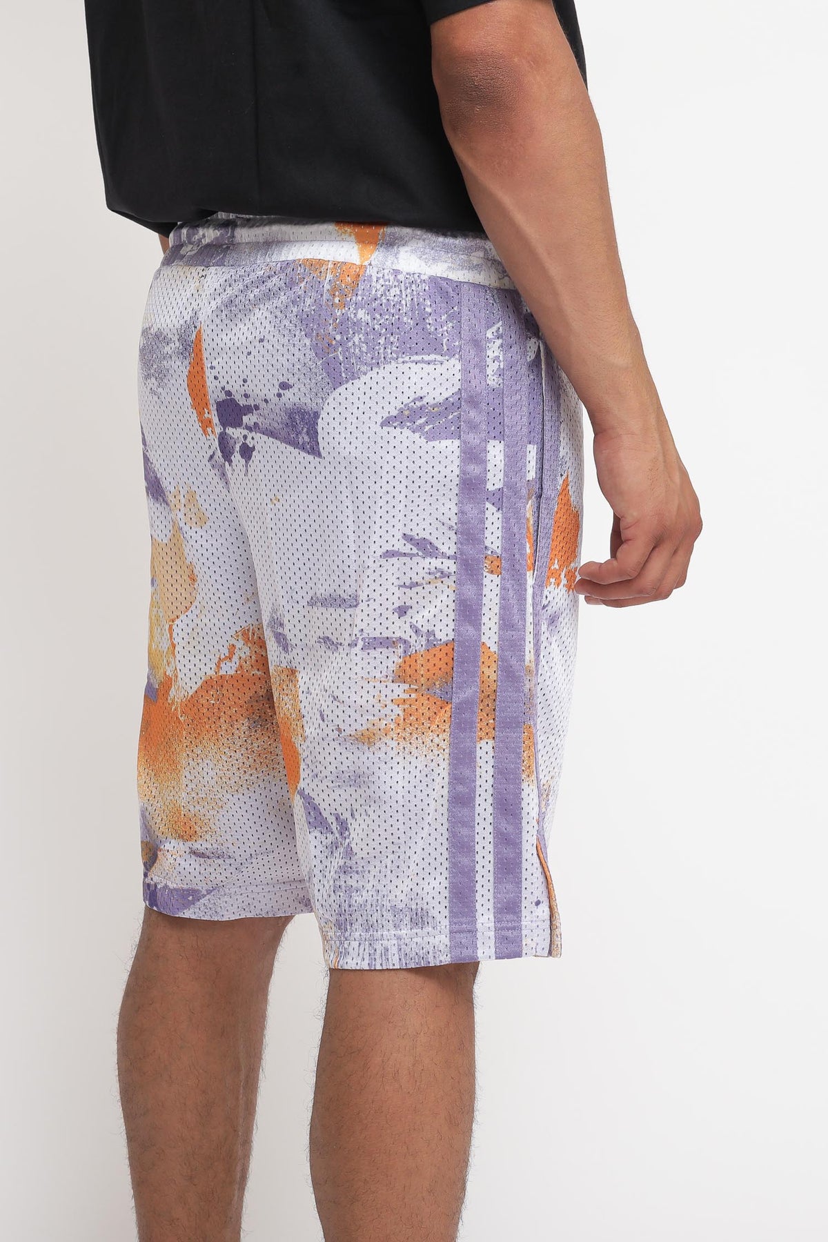 Q2 AOP Short - White/Maglil — 4