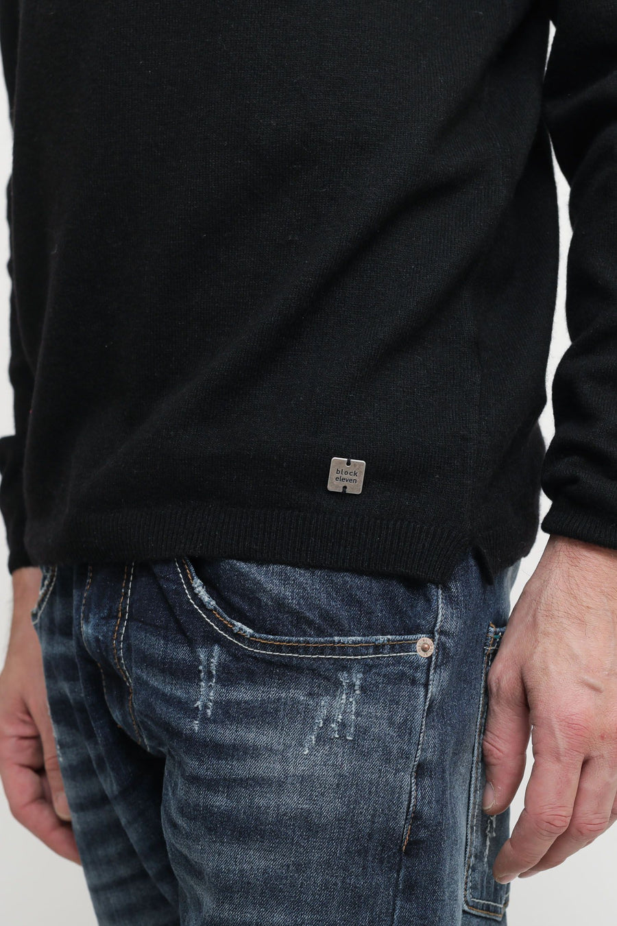 Cashmere Crew Neck - Black — 2