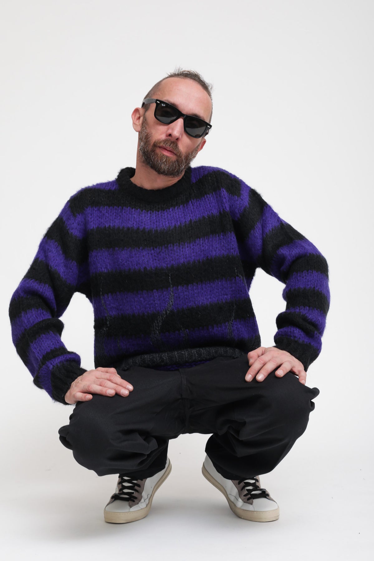 Maglione Nero Con Righe Viola - Purple — 1