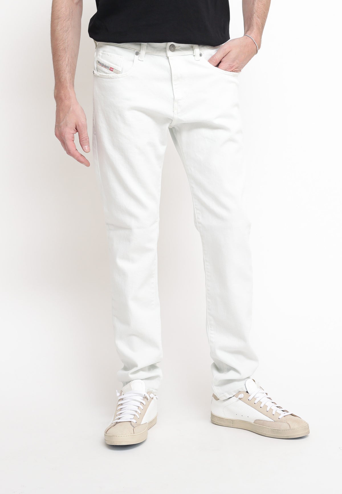 2019 D-STRUKT - White — 2