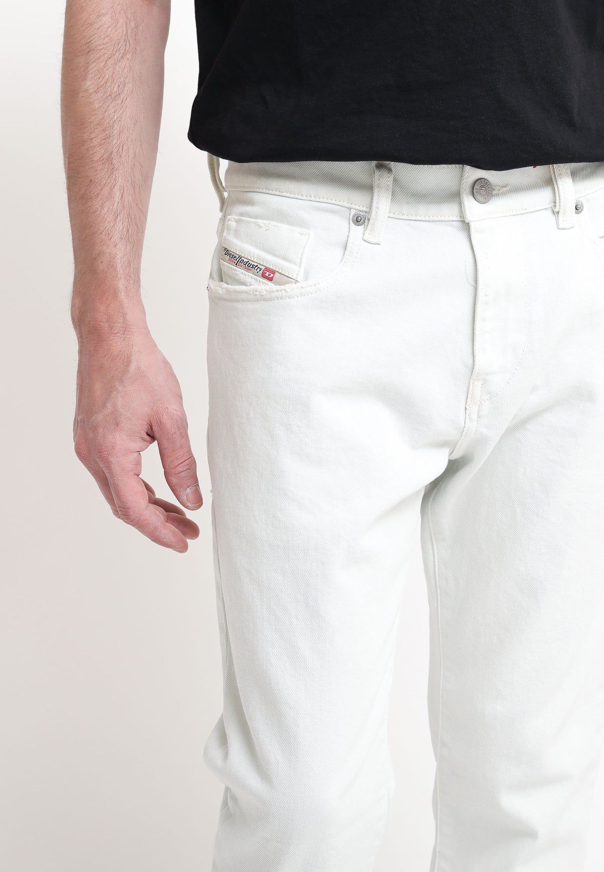 2019 D-STRUKT - White — 3