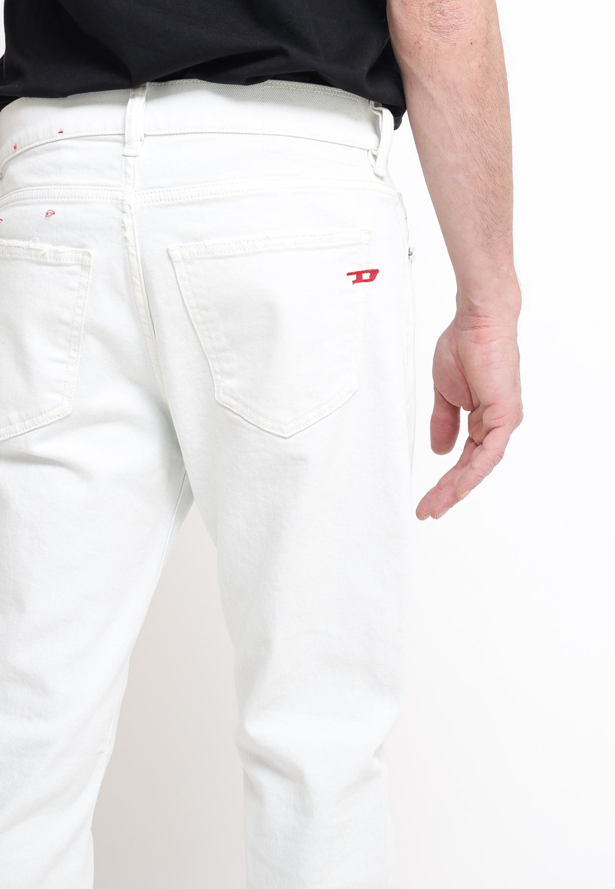 2019 D-STRUKT - White — 5