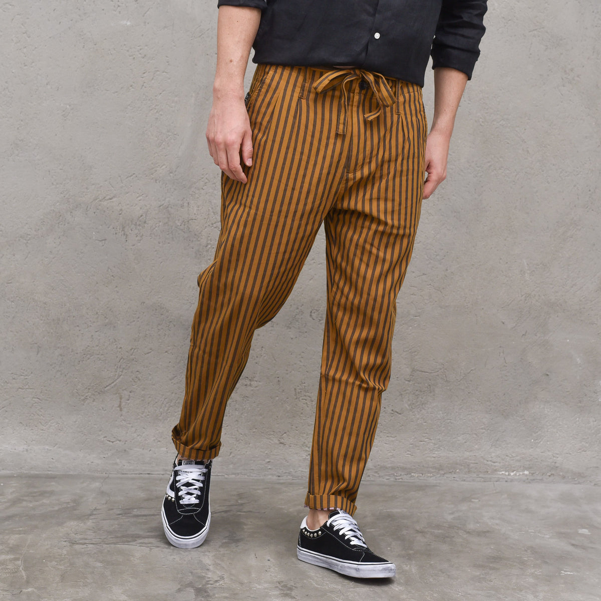 Seasonal Fit - Pleated Striped Beach Chino — 5