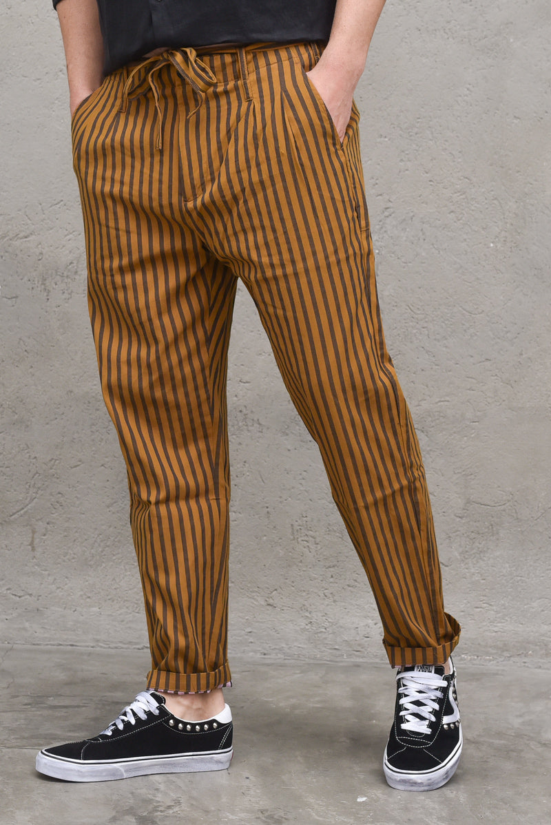 Seasonal Fit - Pleated Striped Beach Chino — 1