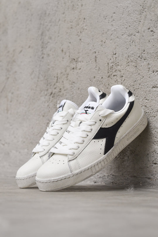 Game L Low Waxed - White/Black